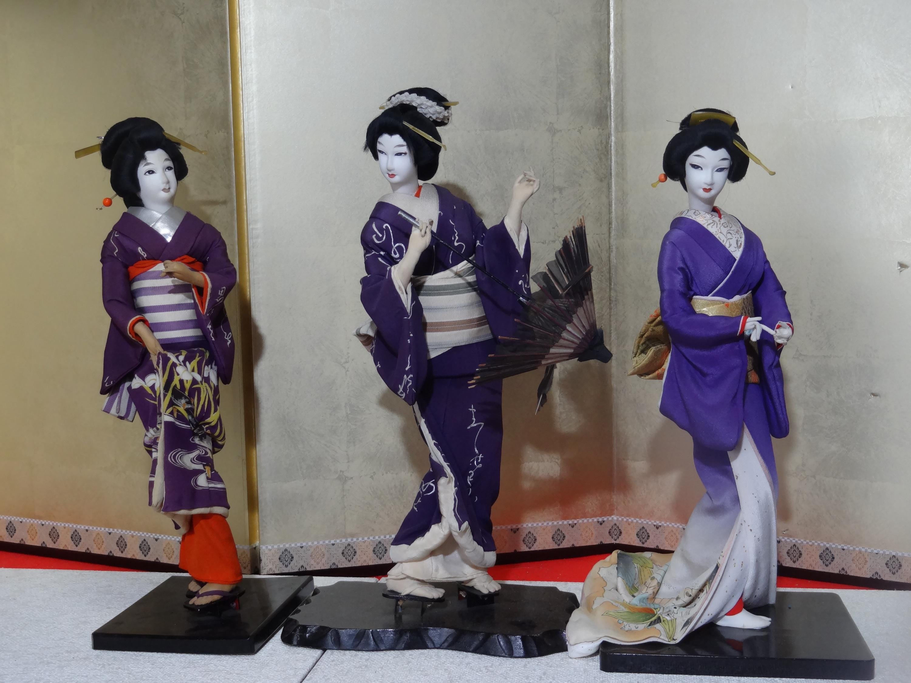 Set of 3 Antique Japanese Geisha Dolls - Purple Kimono 1930s - 46–48cm - With Age Wear & Damaged Umbrella
