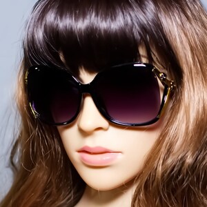 Retro Black Oversized Sunglasses | Vintage 80s Inspired