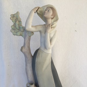 Art Deco Antique Spanish Art Pottery Sculpture Lady Collectors Figurine