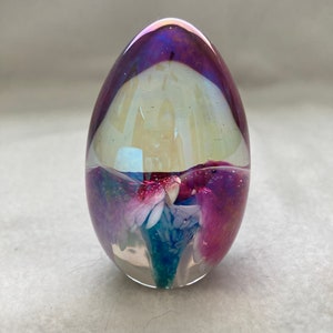 Vintage Artist Signed Mount St Helens Art Glass Orchid Egg Paperweight