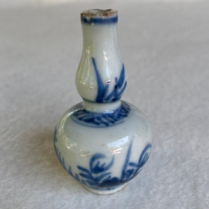 Antique Chinese Japanese Retro Asian Blue and White Miniature Art Pottery Double Gourd Vase