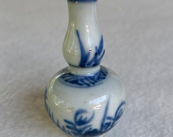 Antique Chinese Japanese Retro Asian Blue and White Miniature Art Pottery Double Gourd Vase S