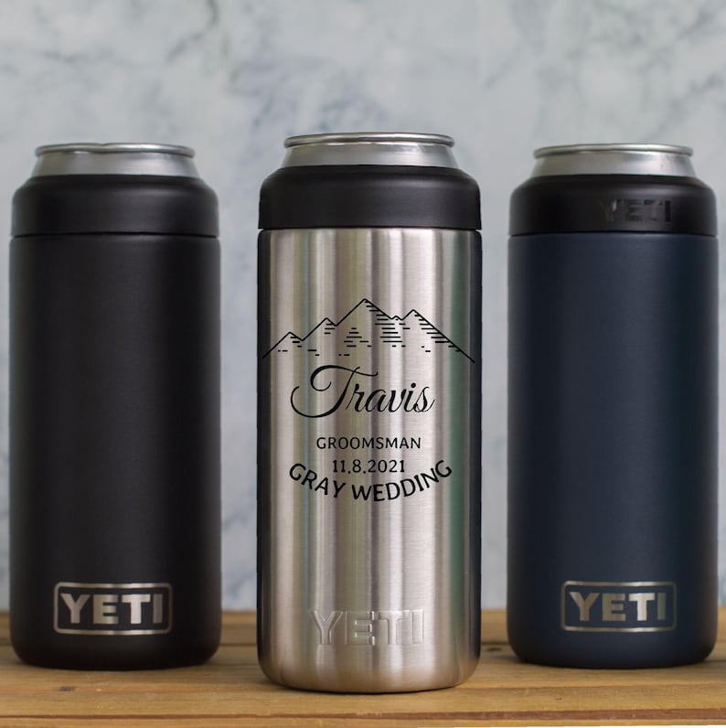 Recuerdo personalizado grabado YETI® SLIM Colster para padrinos de boda, padrinos de boda, padre de la novia, novios, viajes por carretera a las montañas ML4L imagen 1
