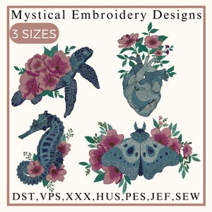 Puede incluir: Cuatro diseños de bordado que representan una tortuga marina, un corazón con una ballena en su interior, un caballito de mar y una polilla. Cada diseño está rodeado de flores rosas y hojas verdes. Los diseños están disponibles en tres tamaños y en los siguientes formatos: DST, VPS, XXX, HUS, PES, JEF, SEW.