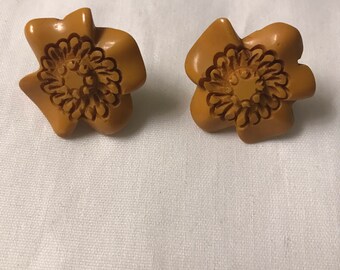 Vintage Wood Flower Earrings Screwback