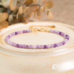 Pulseira de contas de lepidolita: cristal curativo minimalista e delicado