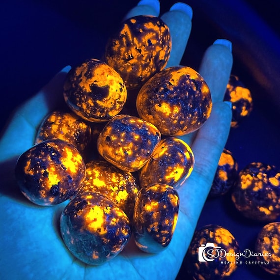 5PCS Handpicked Yooperlite Stone, Glows Under UV Light! Natural Fluorescent Rock, Flame Stone for Crystal Healing & Collectors, Home Decor