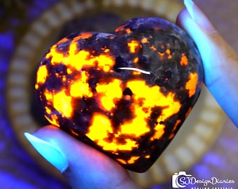 Piedra Corazón de Yooperlita, Piedra de Yooperlita Natural, Reactiva a los rayos UV, Piedra de Fuego, Brilla bajo la luz UV, Ideal para Rellenar Calcetines