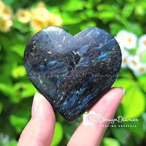 High Flash Arfvedsonite Heart Stone, Flashy Worry Stone , Flashy Crystal Heart, Energy Stone, Healing Crystal Gifts