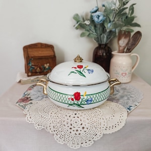 Vintage Regency Club Enamel Dutch Oven | 4.5 Qt Floral Design | Lidded Casserole with Brass Handles | Cottagecore | Grandmacore