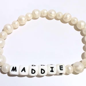 Customizable Pearl Silicone Dog Collar Necklace – Personalized Name Beaded Pet Accessory