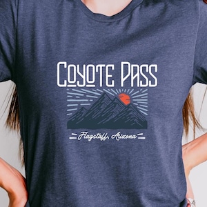 コヨーテパスシャツ：シスターワイブス ベラ キャンバスTシャツ