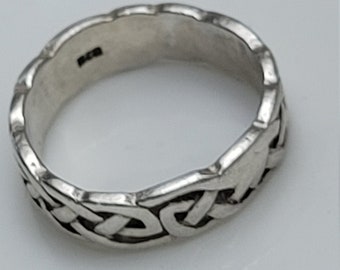 INFINITY to the  Eternity Love Wedding Band  Ring Sterling Silver Size Size 7 Excellent condition 8mm