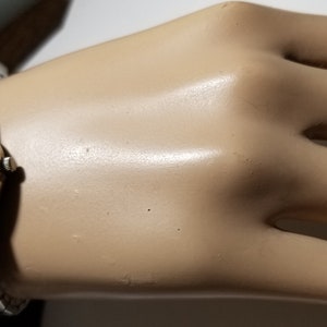 Fancy Silver Tone Bracelet  band Watch Women Ladies  Quartz in Working Condition for wrist from 6 1/2&quot; up to Size 7 &quot; max