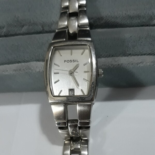 FOSSIL F2 Wrist Watch  from 1990s Date and Time Working New Battery