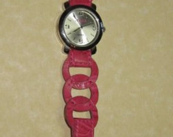 MUDD Eternity Band Watch Retired design Wrist Watch Pink Band Embracing Circles and is   Working  International Shipping On Clearance Now