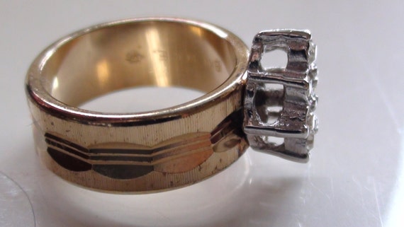 Vintage Cocktail  Ring In 18kt Yellow  Gold and R… - image 3