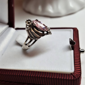 Rosa safirring med födelsesten i oktober 12 mm x 8 mm Rosa markisring signerad 925 i utmärkt skick RINGSTORLEK 6 Vintage bild 1
