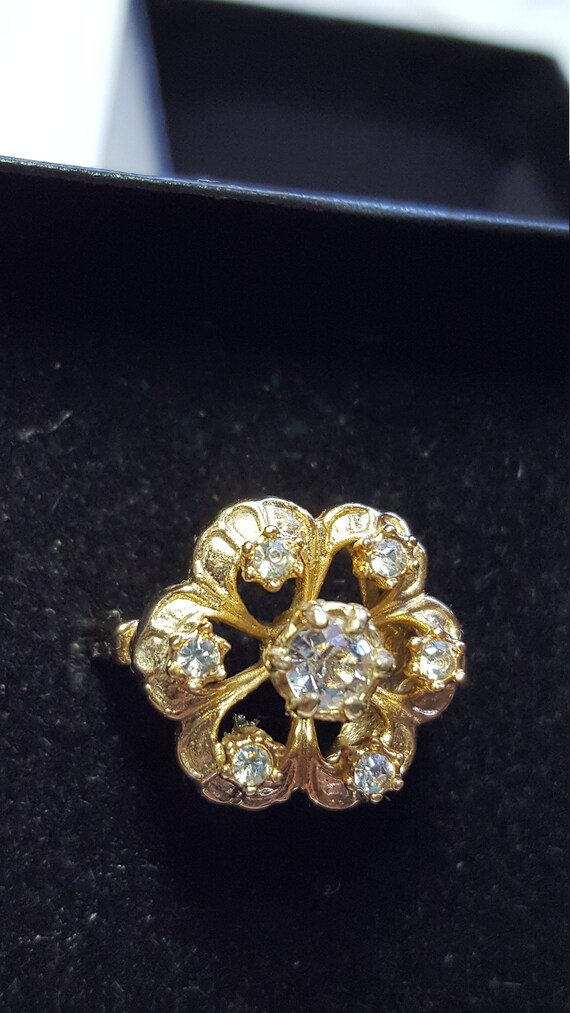 Vintage Cluster Ring 18k  HGE  Exquisite Flower  … - image 5