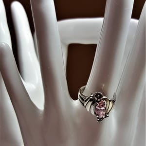 Rosa safirring med födelsesten i oktober 12 mm x 8 mm Rosa markisring signerad 925 i utmärkt skick RINGSTORLEK 6 Vintage bild 5