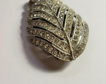Antique Art Deco Fur Clip with Crystals Weiss very unique