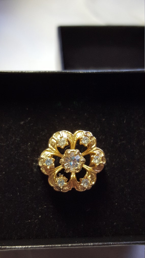 Vintage Cluster Ring 18k  HGE  Exquisite Flower  … - image 10