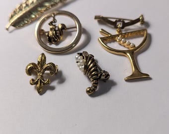 Vintage Lot Brooches Jewelry Leaf*Circle Brooch*Martini Glass*Cornucopia*Fleur de Li*fleur-de-lis unsigned