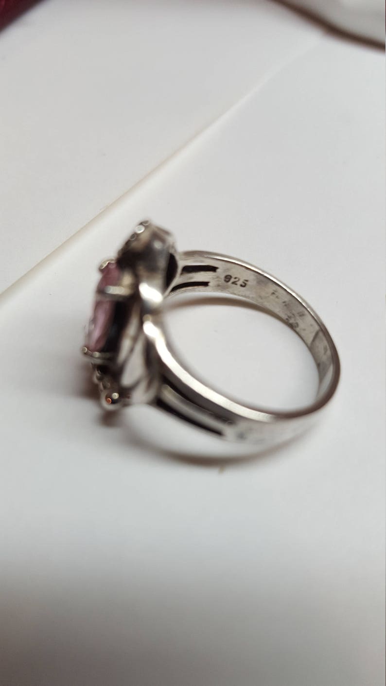 Rosa safirring med födelsesten i oktober 12 mm x 8 mm Rosa markisring signerad 925 i utmärkt skick RINGSTORLEK 6 Vintage bild 4