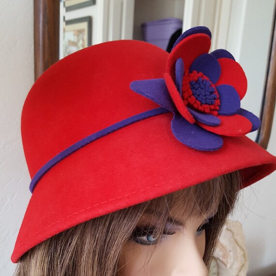 Wool CLOCHE Lady in Red Vintage 1990's  Hat With … - image 6