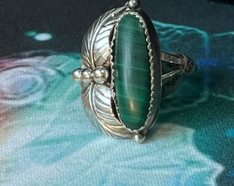 Veined Malachite Gemstone Ring Navajo Size 8 Artisan made vintage Feathers