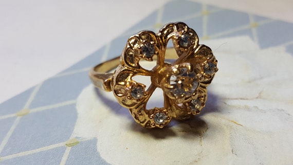 Vintage Cluster Ring 18k  HGE  Exquisite Flower  … - image 9
