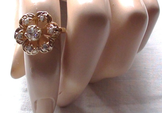 Vintage Cluster Ring 18k  HGE  Exquisite Flower  … - image 3