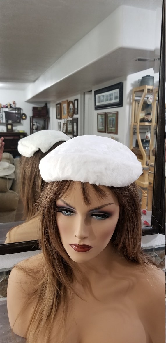 Pill Box White Faux Fur Lady 1940 display picture 2