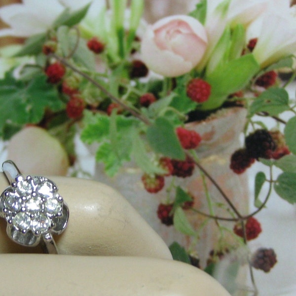 Vintage Cluster Petite Ring Exquisite 18Kt White Gold Plated over Sterling  Flower Austrian Crystal Ring Size 7