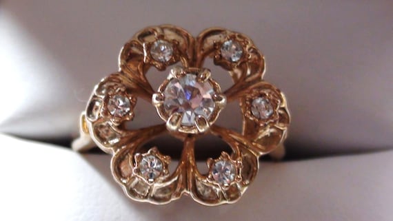 Vintage Cluster Ring 18k  HGE  Exquisite Flower  … - image 1