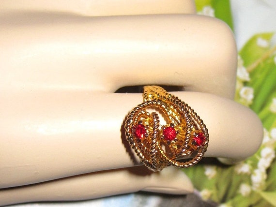 Estatement RETRO Ring 1960's  Cluster Dome Ring 1… - image 2