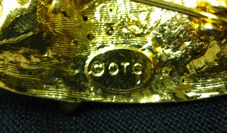 OTC Brooch High Quality Swarovsky Crystals Hat Pin on 18k gold Plating over sterling Collectible Brooch