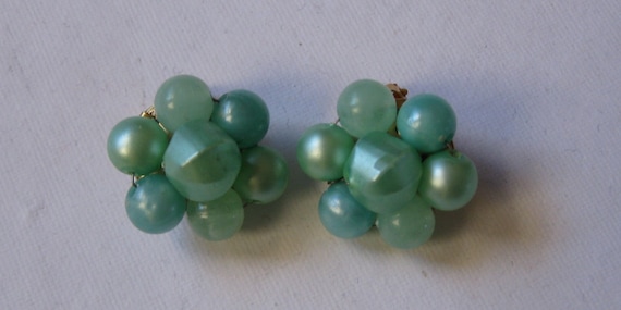 Art Deco HONG KONG GREEN Cluster Clip Earrings 19… - image 1