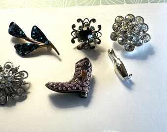 Vintage Brooches Mix lot in great condition Cluster flower Crystals* Green Cz Deco* Pink Rhinestones*Pua Leaves Brooch*Bowling Pin Mafco Usa