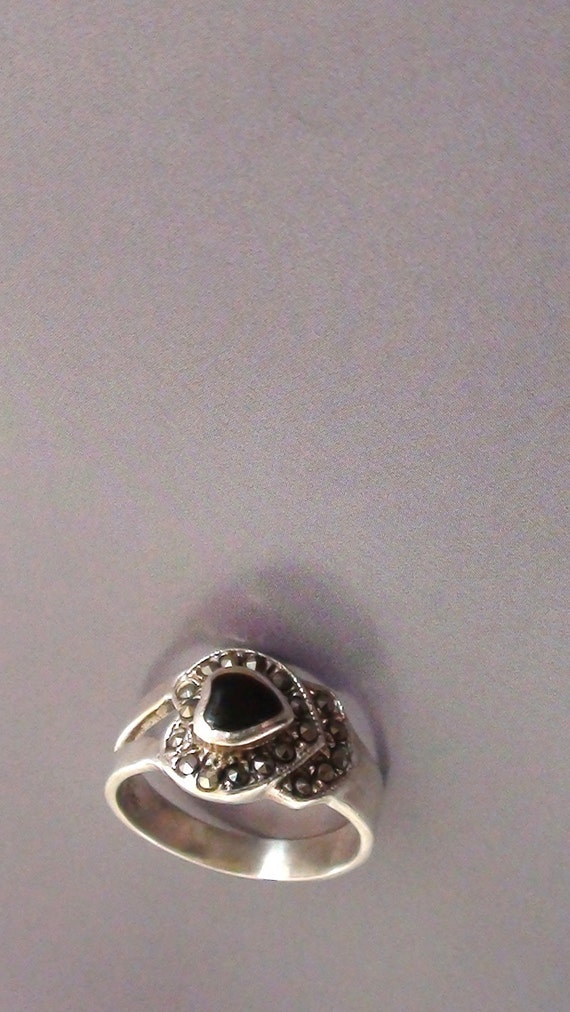 Vintage  Ring  Onyx & Marcasites  HEART Size 6 1/… - image 2