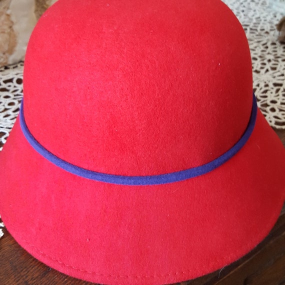 Wool CLOCHE Lady in Red Vintage 1990's  Hat With … - image 3