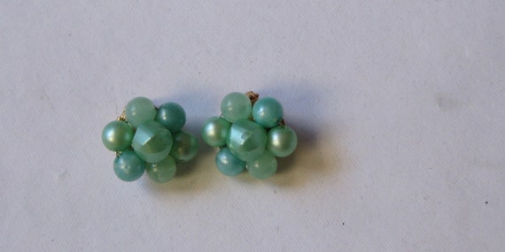 Art Deco HONG KONG GREEN Cluster Clip Earrings 19… - image 2