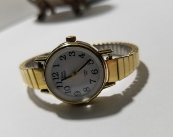 Timex Indiglo Vintage Wristwatch Stretchable Band  Medium Wrist 5" up to 6 1/2" max to Large  wrist Internal Light  Working