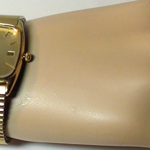 Timex Watch Vintage Quartz LA Cell from the 1970s Mens Wrist Watch Expandable Band Water Resistant image 3