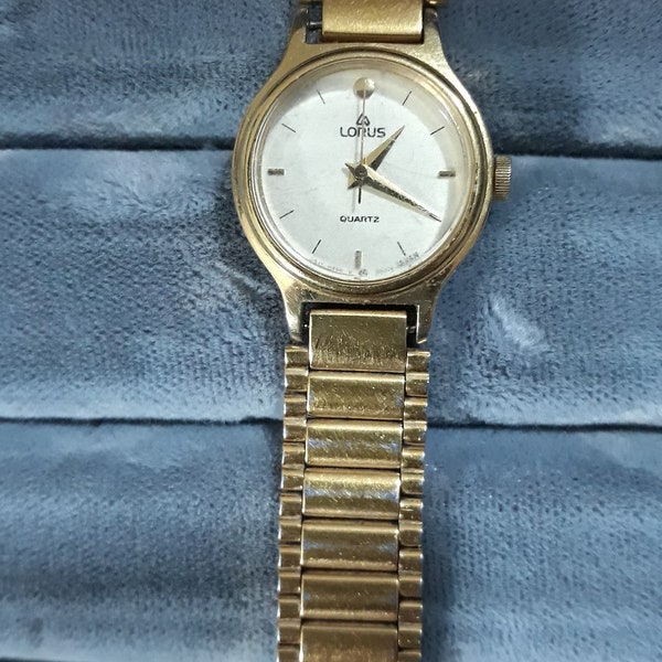 Vintage 1980's Lorus (Seiko Corp)  Wrist Watch  Ladies Working Classic Collectible Design 1" diam face  Watch Working