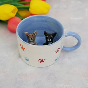 Haustier-Becher mit Haustier-Abbildung handgemachter keramischer Becher Peekaboo-Haustier-Becher-Gedenkgeschenk für Haustier-Besitzer personifizierter Hund/Katze innerhalb Becher-Kaffeetasse