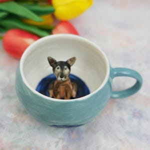 Haustier-Becher mit Haustier-Abbildung handgemachter keramischer Becher Peekaboo-Haustier-Becher-Gedenkgeschenk für Haustier-Besitzer personifizierter Hund/Katze innerhalb Becher-Kaffeetasse