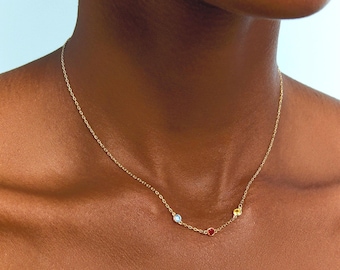 Gold Birthstone Necklace – Dainty 3-Stone Custom Pendant, Personalized Family Jewelry, Minimalist Gift for Mom, Everyday Elegant Chain