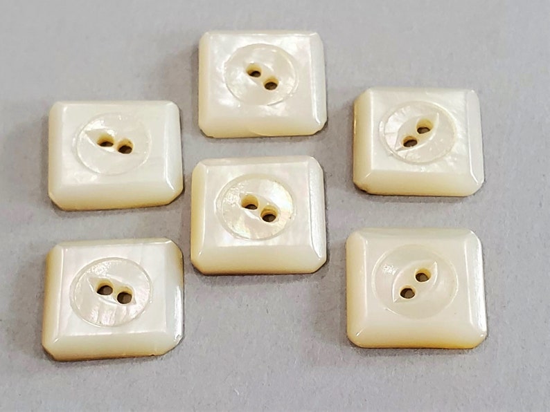 scant 58 inch Square Shaped Natural Shell Buttons for Knitting Sewing 6 Mother of Pearl Vintage Buttons Jewelry Beads