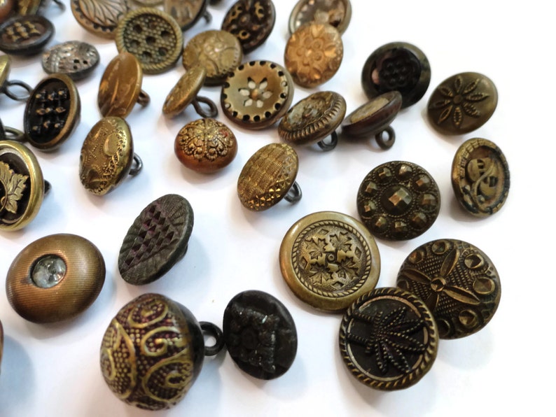 Antique Victorian Metal Button Grab Bag Lot, Quantity Choices, Vintage 1800s From Our Stash for Sewing, Knitting, Cosplay image 3